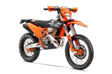 605936_KTM_300_EXC_HARDENDURO_45 Degree Front Right_EUROPE GLOBAL_HARDENDURO